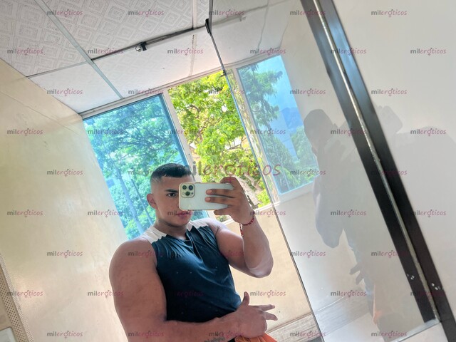 FOTOS DE HOMBRE MUSCULOSO MARCADO Y ATRACTIVO CON 21 CENTÍMETROS Y MUCHO SEMEN