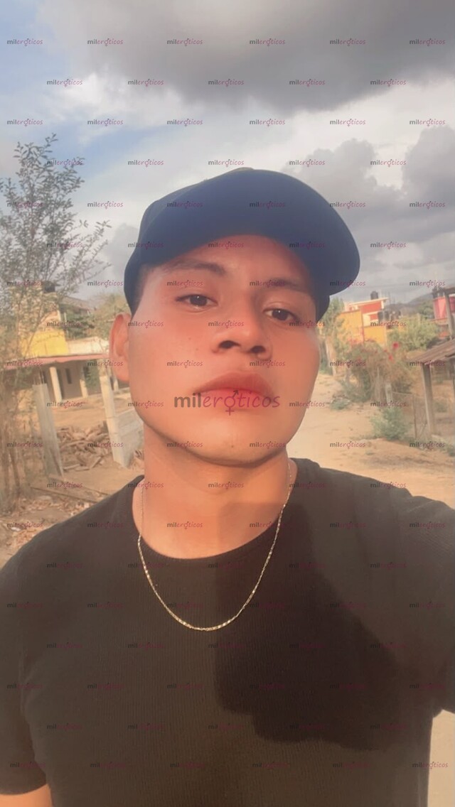 FOTOS DE JOVEN MILITAR BAJANDO DE OPERACIONES CON LOS HUEVOS BIEN CARGADOS DE LECHE