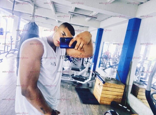 FOTOS DE HOMBRE MUSCULOSO MUY MARCADO Y JOVEN CON 21 CENTÍMETROS Y MUCHA LECHE