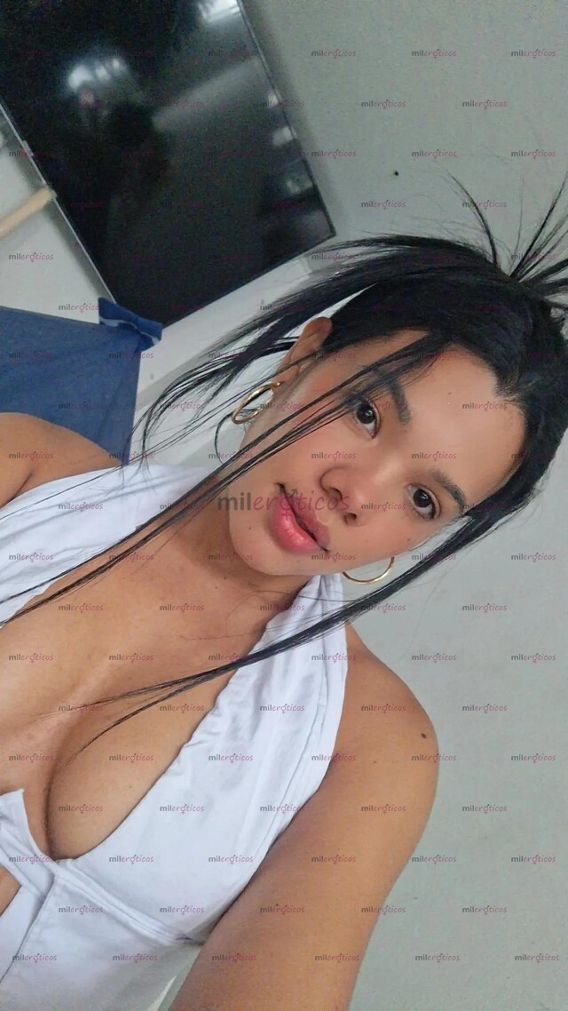 FOTOS DE HERMOSA PAISA DE PIEL MORENA Y CUERPO NATURAL