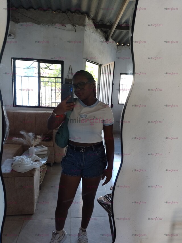 FOTOS DE SOY UNA MUJER ATRACTIVA SI BUSCAS A ALGUIEN CON QN PASAR UN EXCELENTE RATO