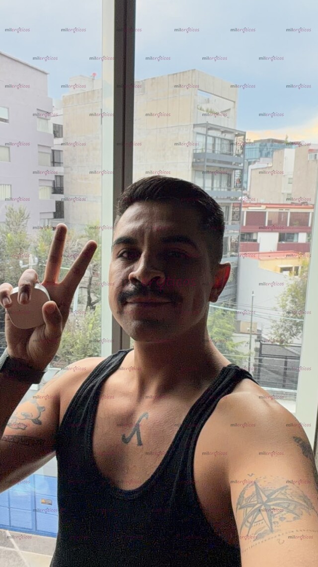 FOTOS DE MORENO, GUAPO, TATUADO, 1.80M Y VERSÁTIL
