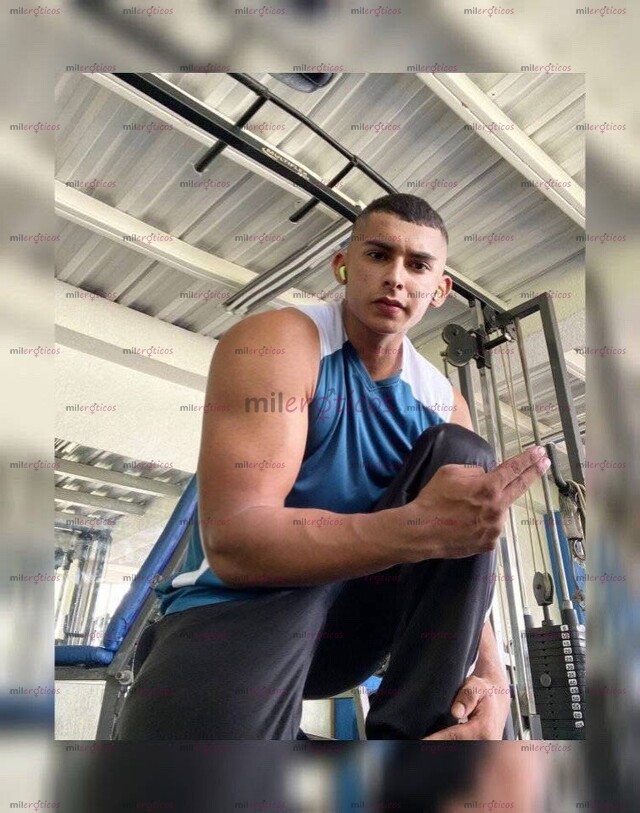 FOTOS DE HOMBRE MUSCULOSO MUY MARCADO Y JOVEN CON 21 CENTÍMETROS Y MUCHA LECHE
