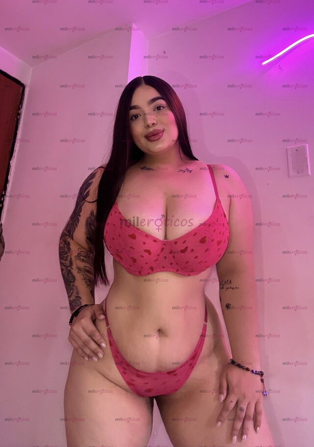 FOTOS DE CHICA CON UNAS MANOS SUAVES, DELICIOSAS PARA UN MASAJE