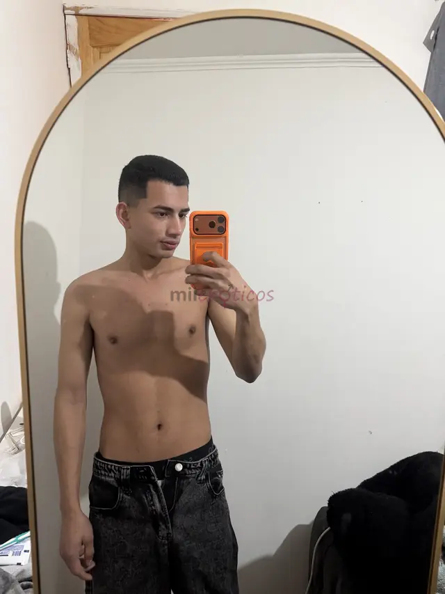 Hola mucho gusto mi nombre es diegocolombiano tengo 22 anos de edad soy amable y respetuosodisponible para todo tipo de encuentros mido 1 72 y versati...
