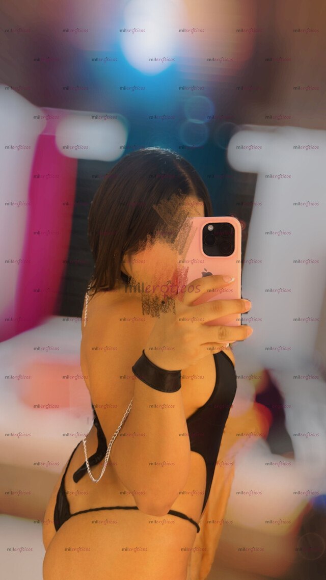 FOTOS DE VALERIA MORENA Y BIEN TENTADORA ESTRECHITA