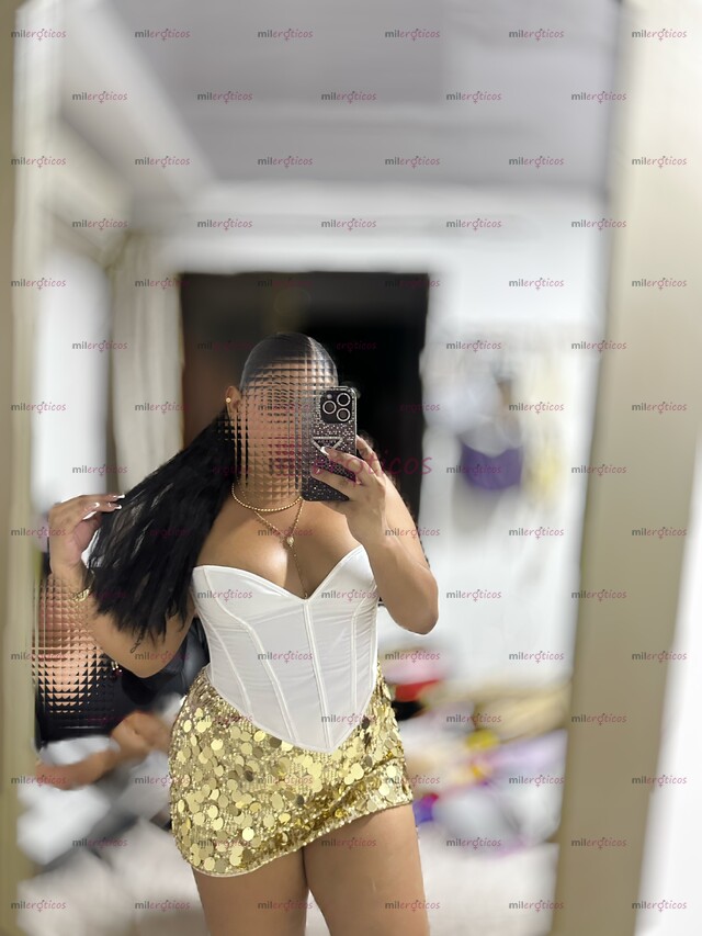 FOTOS DE VALERIA MORENA Y BIEN TENTADORA ESTRECHITA