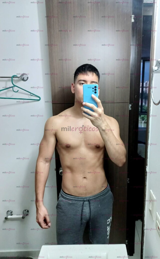 FOTOS DE MASCULINO JOVEN ATLÉTICO UNIVERSITARIO DISCRETO PARA MASAJES