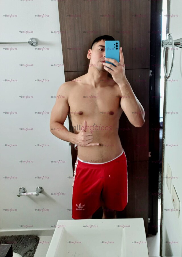 FOTOS DE MASCULINO JOVEN ATLÉTICO UNIVERSITARIO DISCRETO PARA MASAJES