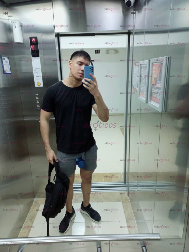 FOTOS DE MASCULINO JOVEN ATLÉTICO UNIVERSITARIO DISCRETO PARA MASAJES