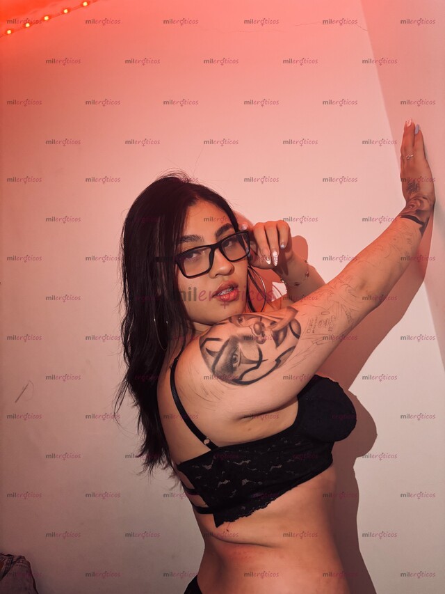 FOTOS DE PELINEGRA PRECIOSA DISPUESTA A PASAR UNA NOCHE DE LOCURA CONTIGO