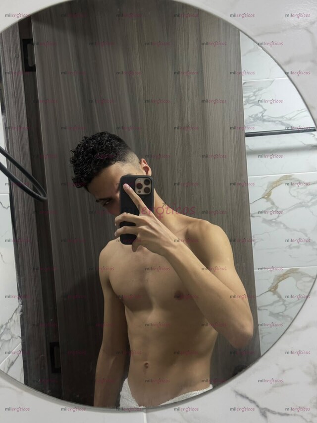 FOTOS DE JOVEN DOTADO VERSÁTIL COMPLACIENTE, EN BUSCA DE SATISFACER