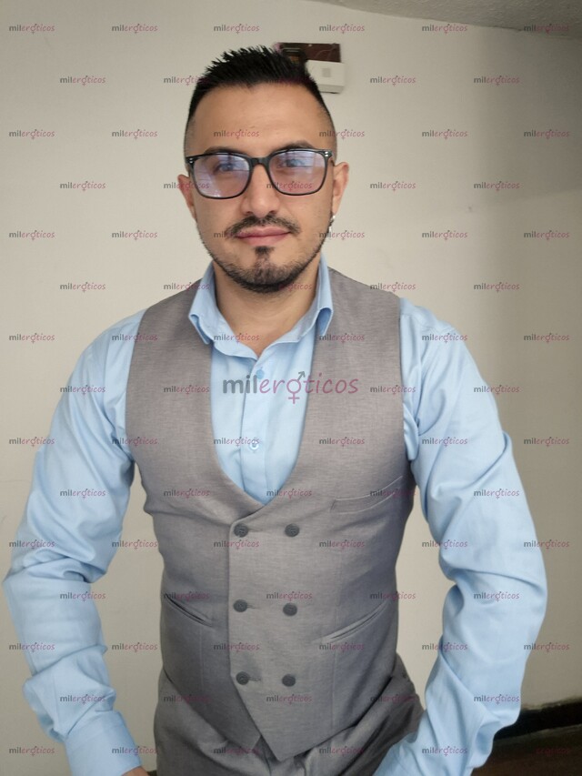 FOTOS DE FETICHISTA Y COMPLACIENTE CON SITIO PRIVADO