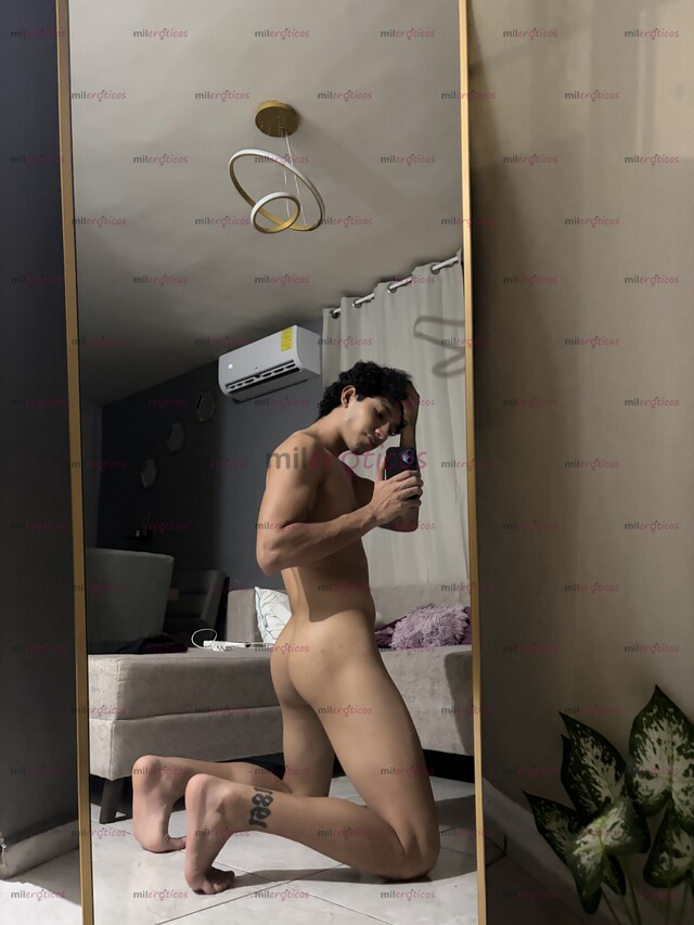 FOTOS DE CHICO SÚPER CALIENTE, DOTADO Y NALGÓN LISTO PARA TI LLENO DE COLAGENO