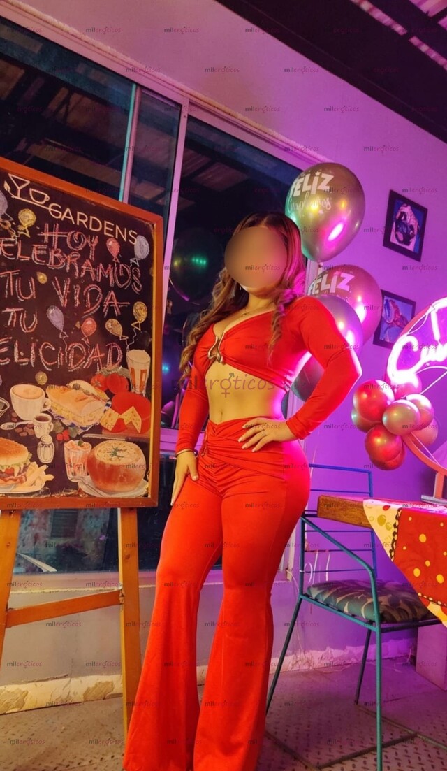 FOTOS DE UNA PEQUEÑA TENTACIÓN CON UN ENCANTO QUE DESARMA CUERPO NATURAL TONIFICADO