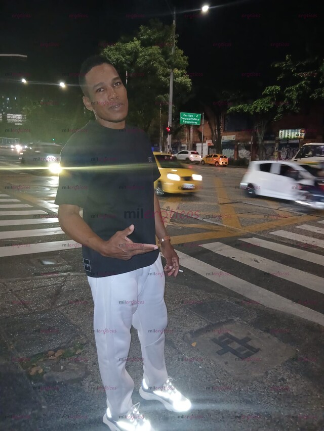 FOTOS DE VAMOS HACER QUE ESTALLES DE PLACER. MORENO ACTIVO...