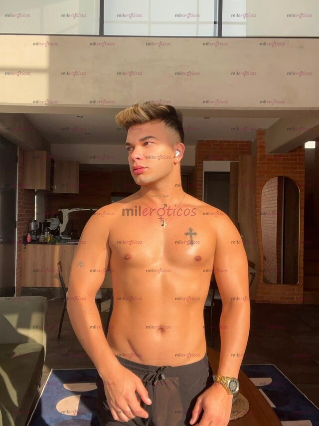 FOTOS DE QUIERES PASAR UNA NOCHE INOLVIDABLE AQUÍ ESTOY YO , CHICO IDEAL .