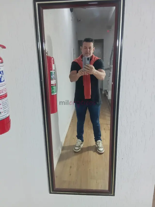 Ola me chamo thor coroa sensual corpo atletico bem dotado experiente discreto um acompanhante de luxo para desfrutar momentos especiais ao seu lado mu...