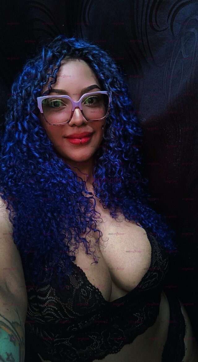 FOTOS DE VIOLET CRESPA, CON CURVAS NATURALES Y CON LAS GANAS DE FOLLAR!