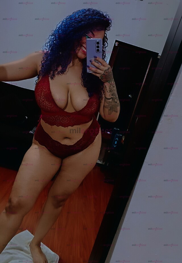 FOTOS DE VIOLET CRESPA, CON CURVAS NATURALES Y CON LAS GANAS DE FOLLAR!