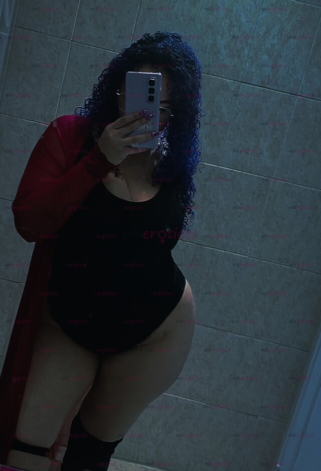 FOTOS DE VIOLET CRESPA, CON CURVAS NATURALES Y CON LAS GANAS DE FOLLAR!