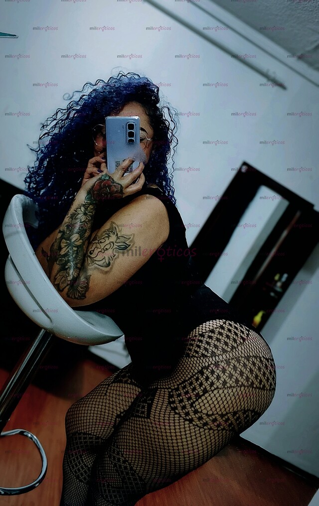 FOTOS DE VIOLET CRESPA, CON CURVAS NATURALES Y CON LAS GANAS DE FOLLAR!