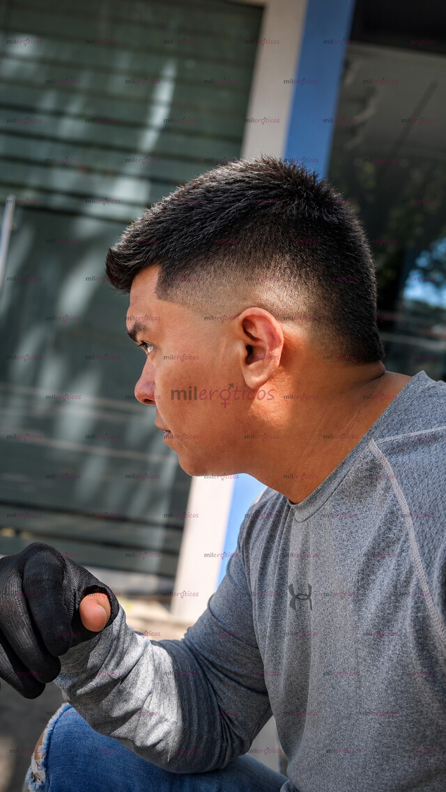 FOTOS DE HOMBRE ATENTO Y DISCRETO PARA UN MASAJE DIFERENTE