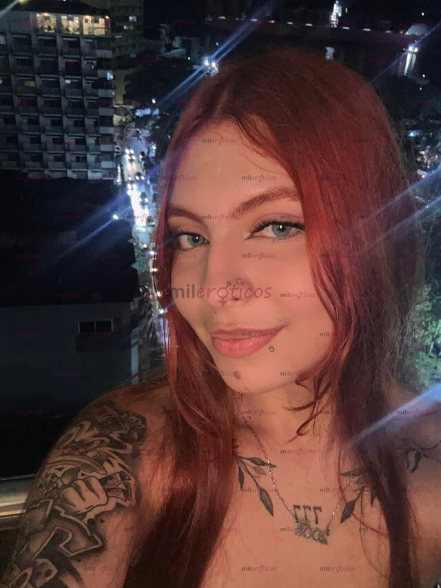 FOTOS DE VIOLETA, CHICA DELGADA SENSUAL Y COQUETA