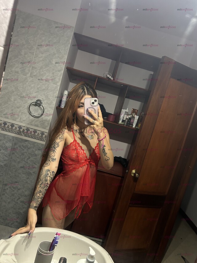 FOTOS DE VIOLETA, CHICA DELGADA SENSUAL Y COQUETA