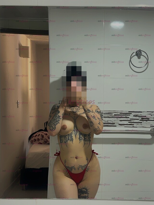 FOTOS DE EMILY TATUADA NATURAL, CON RICAS CURVAS Y CULO MEDIANO