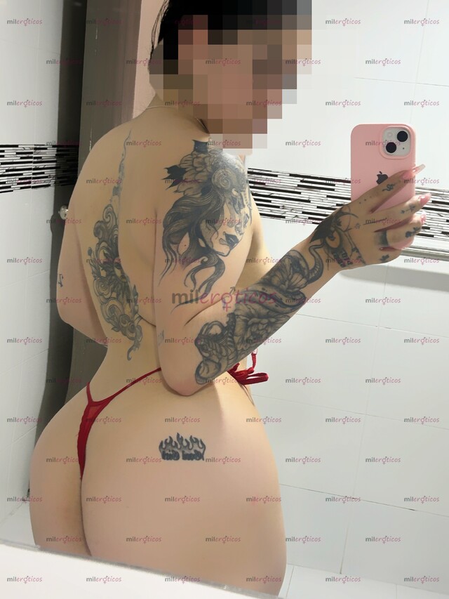 FOTOS DE EMILY TATUADA NATURAL, CON RICAS CURVAS Y CULO MEDIANO