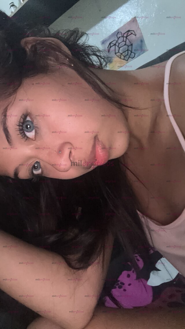FOTOS DE FLACA, TATUADA, EXTROVERTIDA, PELI NEGRA