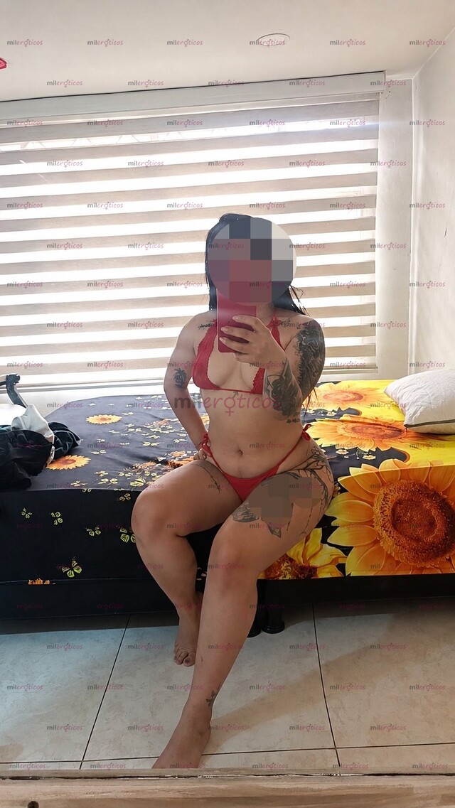 FOTOS DE NATA FLACA TATUADA DE HERMOSO ROSTRO CABELLO LARGO EXTRECHITA