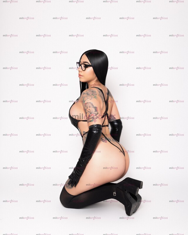 FOTOS DE PELINEGRA TRAVIESA Y SABROSA LISTA PARA CUMPLIR TUS FANTASIAS