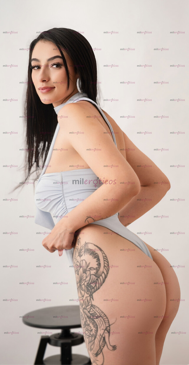 FOTOS DE ZOE HERMOSA TETONA NATURAL, DE CUERPO ESCULTURAL CON ATENCION VIP