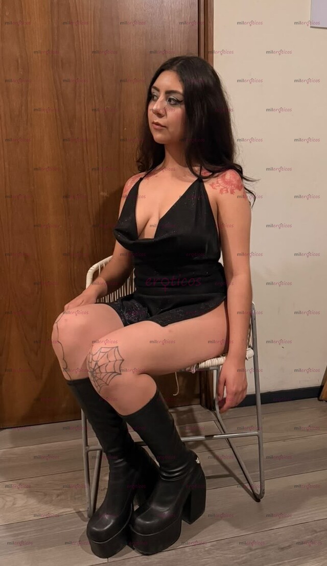 FOTOS DE GÓTICA CULONA, DELGADITA Y CHICHONCITA LE ENCANTA FOLLAR RUDO