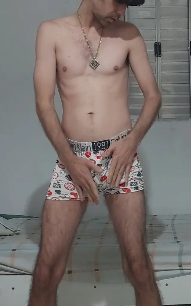 Sou o icaro o bruxo e prometo enfeiticar voce com muito prazer atraves do meu atendimento seja com massagens fetiches fantasias roupas ou intimidade t...