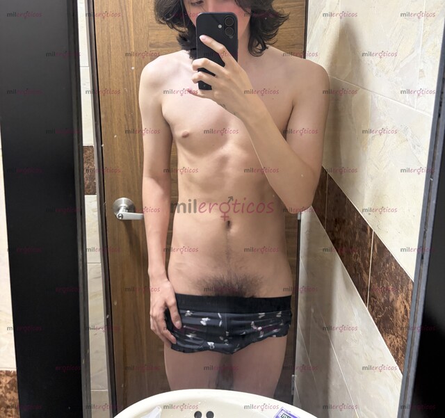 FOTOS DE POLLO TWINK, CON GANAS DE CHUPAR. SIEMPRE CON GANAS DE LECHE.