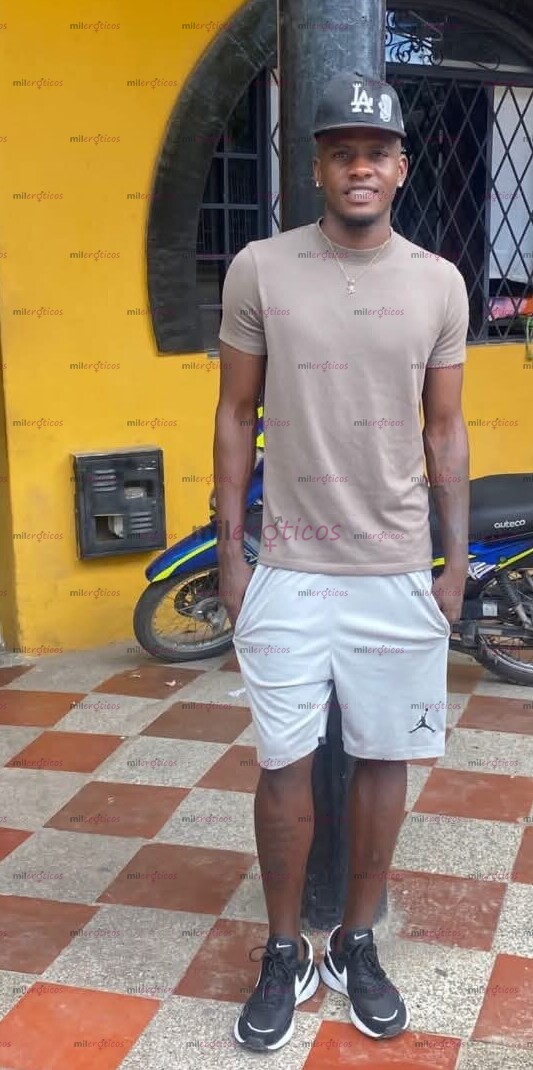 FOTOS DE NEGRO DOTADO SUPER DOMINANTE Y ACTIVO ACTIVO DISPONIBLE 24 7 SITIO TENGO ,DOMINA