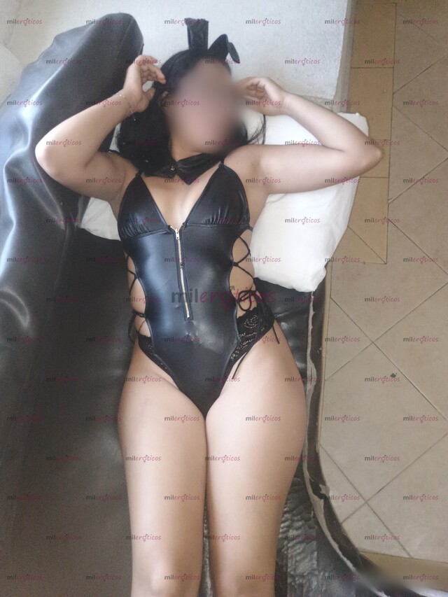 FOTOS DE HAZME TU PERRITA EN LA CAMA PON MIS PIERNAS EN TUS HOMBROS