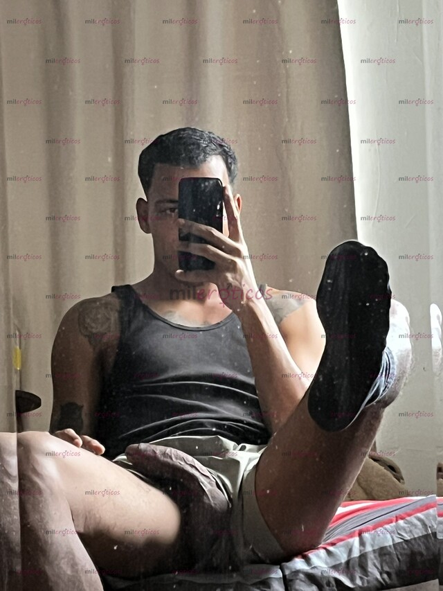 FOTOS DE MORENO VENEZOLANO CON 20CM DE VERGA RECIÉN LLEGADO A LA CIUDAD