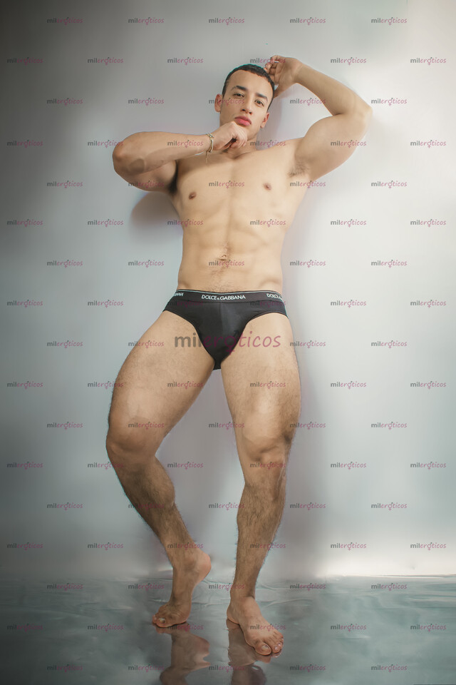 FOTOS DE JUAN ANDRES CON 23 CM DE VERGA GRUESA Y LECHERA CON APTO INDEPENDIENTE