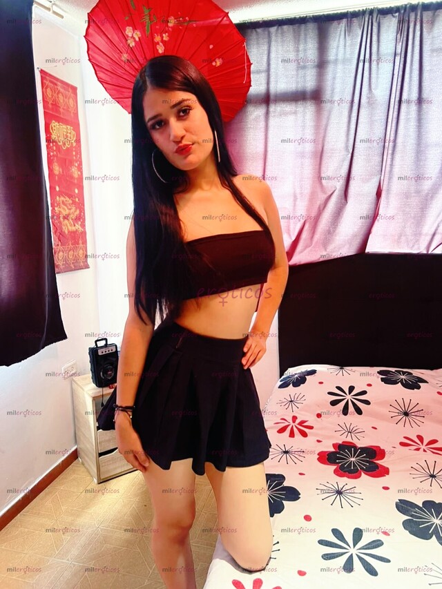 FOTOS DE RECIEN INICIADA DE 18 AÑOS NUEVA EN NORMANDIA, BELLA Y TIERNA