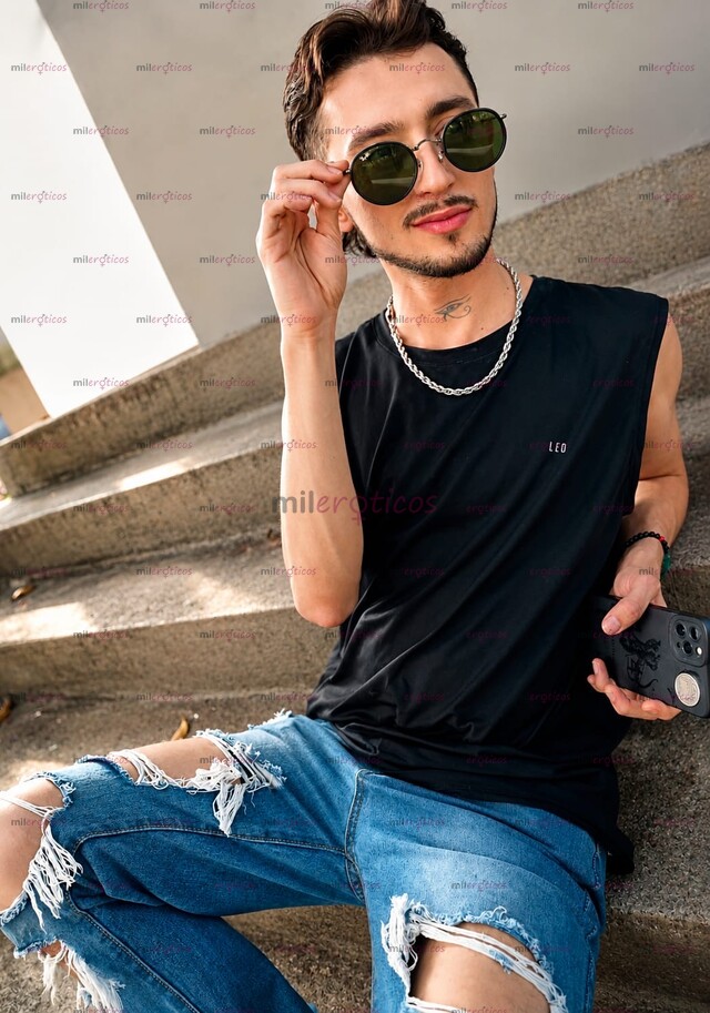 FOTOS DE JOVEN SERIO, MASCULINO Y VERGON COMPLACIENTE CON SITIO SEGURO Y CONFIABLE