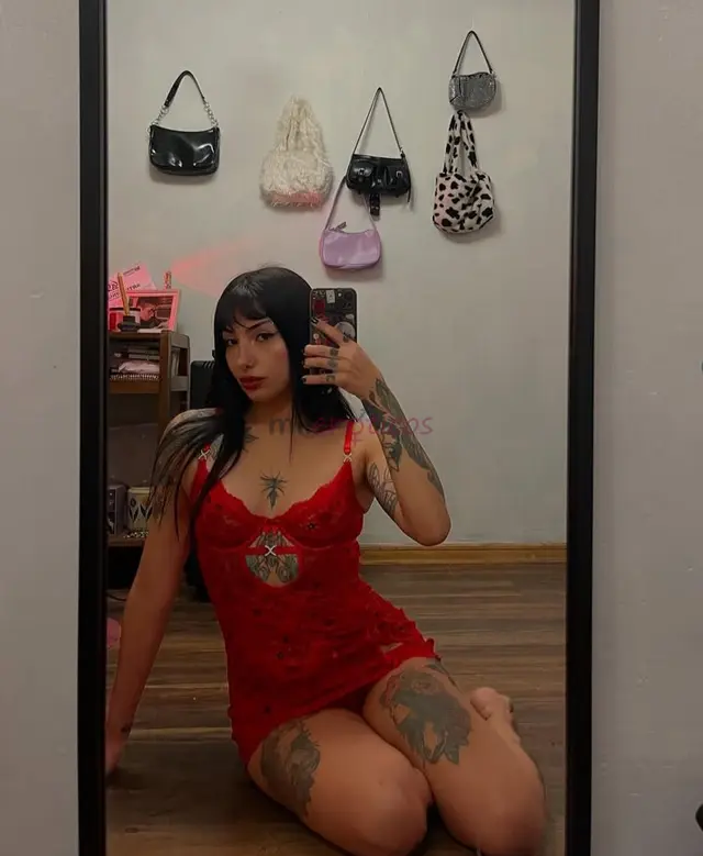 Hola amor hablame al whatsapppara coordinar el servicio que tu quieraste hare un servicio falla completo contactos ilimitados trato de pareja o fantas...