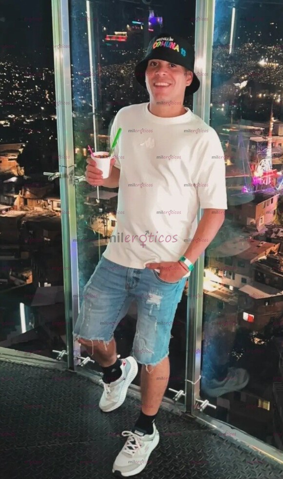 FOTOS DE CESAR CHICO ARDIENTE Y FULL MORBOSO CON GANAS DE PERRA MUY SUMISA