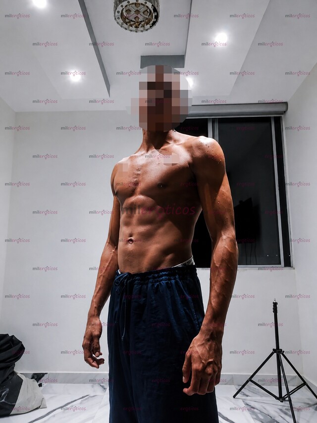 FOTOS DE FLACO ATLÉTICO ATIENDO A MUJERES QUE NECESITEN AMOR