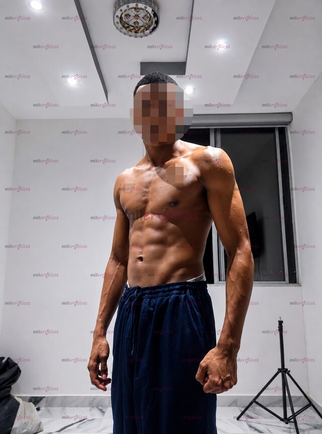 FOTOS DE FLACO ATLÉTICO ATIENDO A MUJERES QUE NECESITEN AMOR