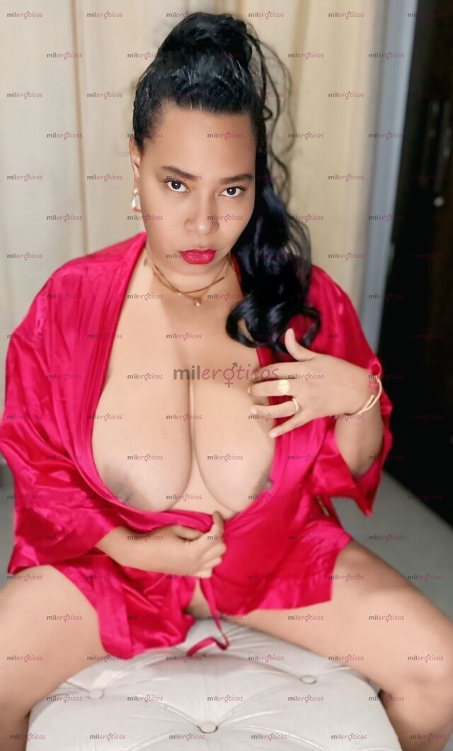 FOTOS DE TU MAMÁ SE CALIENTA ESPIÁNDOTE EN LA DUCHA Y SE FROTA DURO Y RICO HASTA VENIRSE