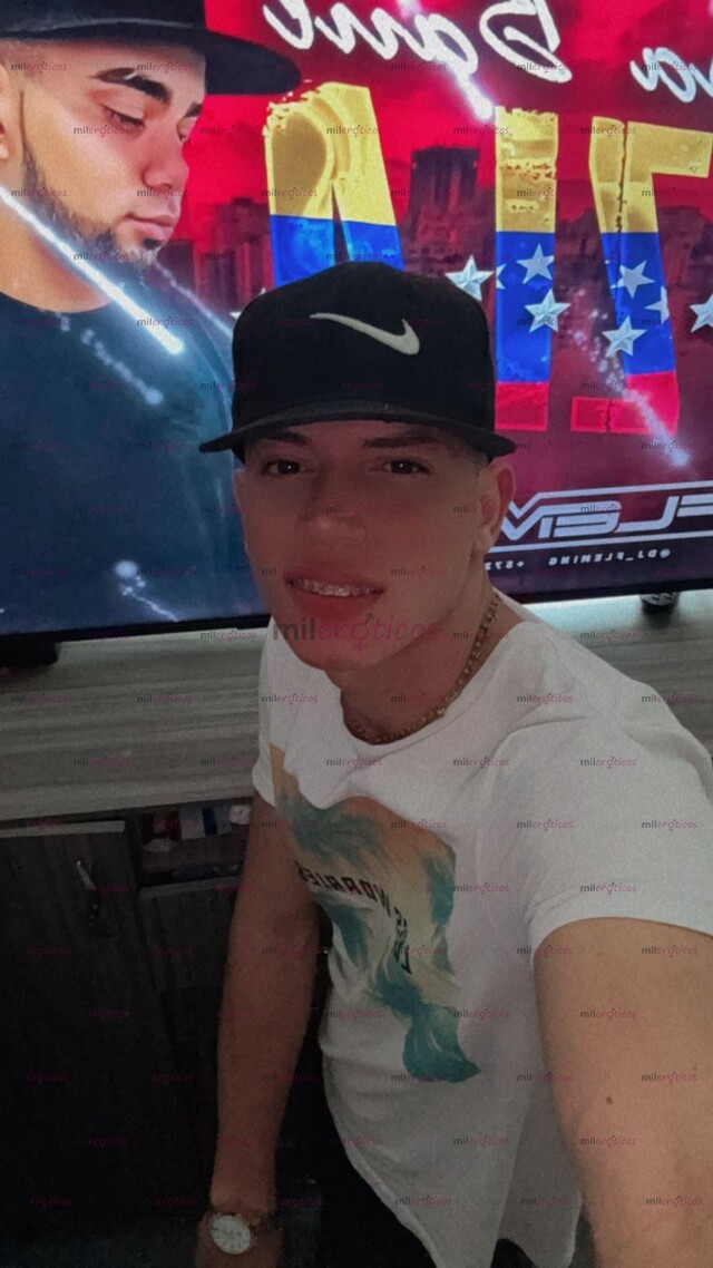 FOTOS DE HOLA ME LLAMO ADRIÁN UN CHICO SOLO ACTIVO CON BASTANTE LECHE PARA TI